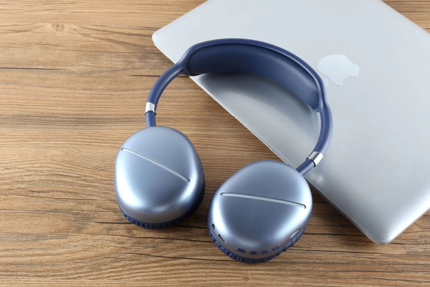 Hi-Fi Stereo Wireless Headphones with Microphone and Radio